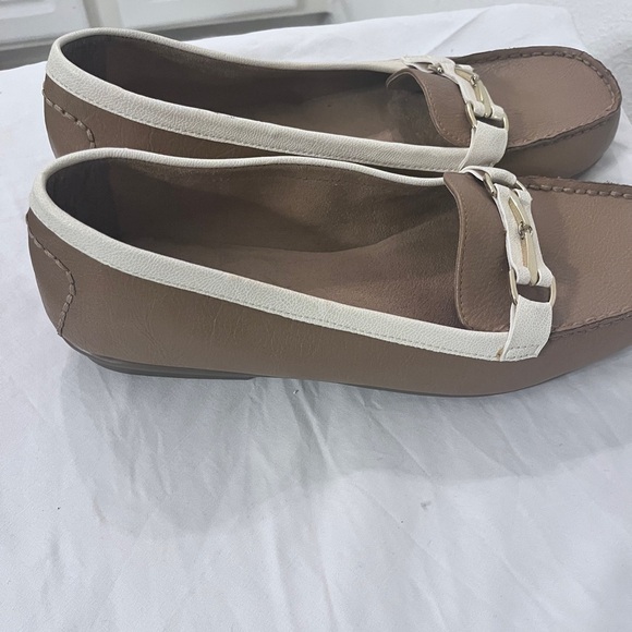 Stylish   M2  Stitch & Turn LoafersTan and White - Picture 1 of 14
